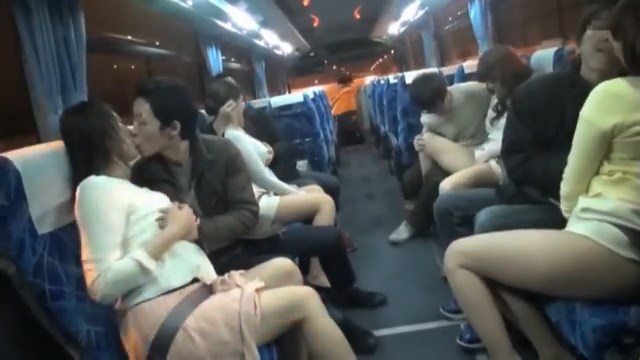 Film Panas Lomba Cipokan di Bus Pariwisata